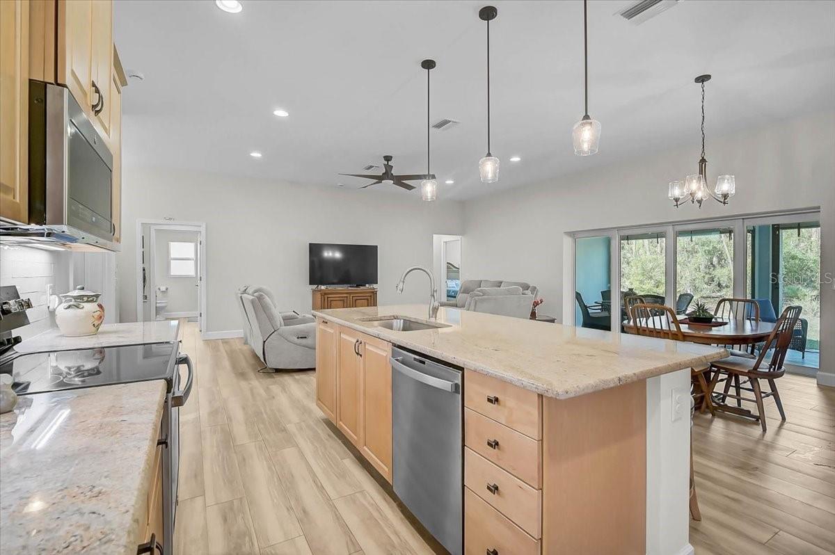 Listing photo id 4 for 4109 Cranberry Boulevard