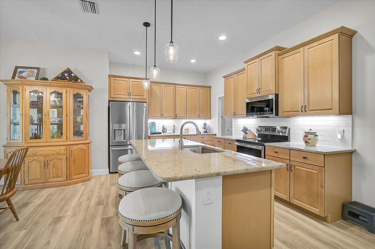 Listing photo id 5 for 4109 Cranberry Boulevard