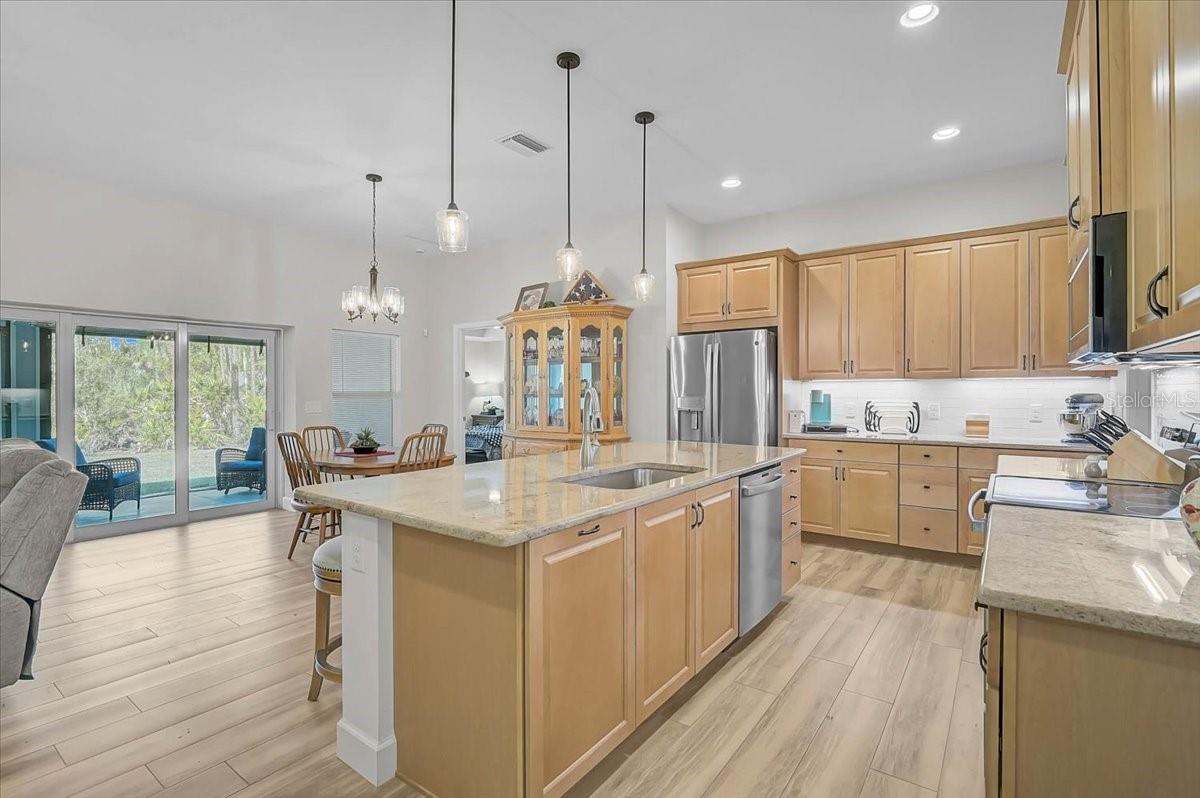 Listing photo id 7 for 4109 Cranberry Boulevard