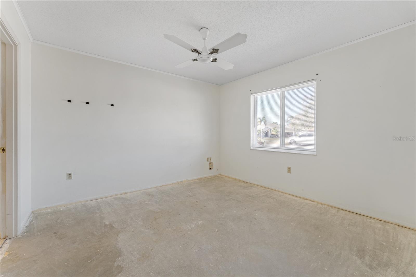 Image 13 of 26 For 401 Nassau Street S