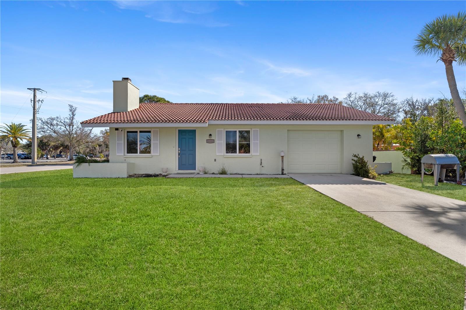 Image 2 of 26 For 401 Nassau Street S