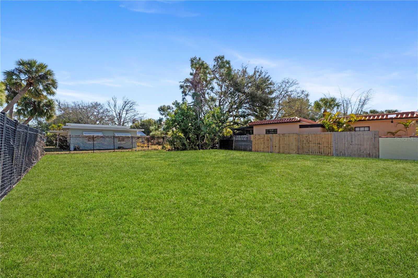 Image 21 of 26 For 401 Nassau Street S