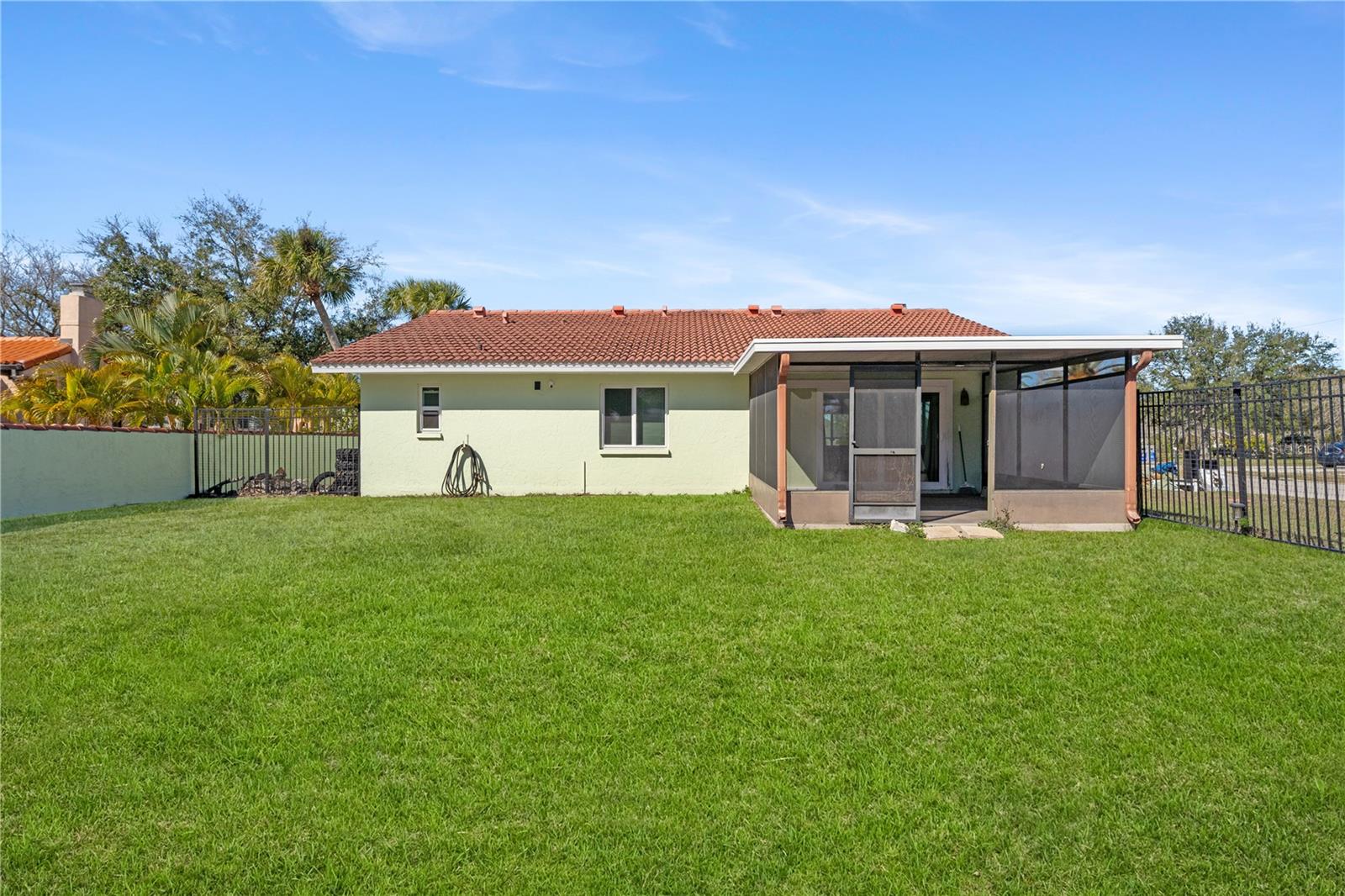 Image 23 of 26 For 401 Nassau Street S