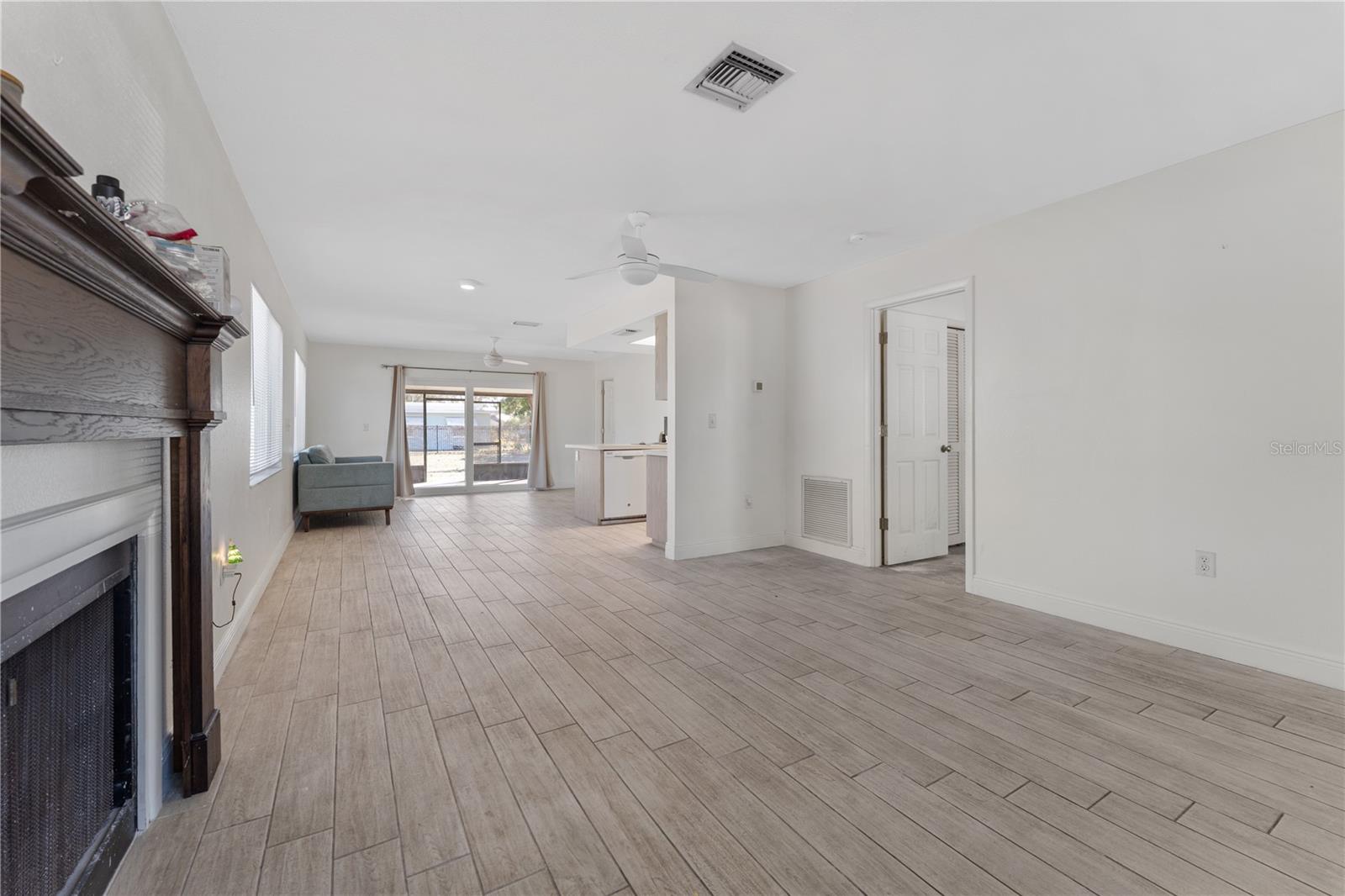 Image 7 of 26 For 401 Nassau Street S