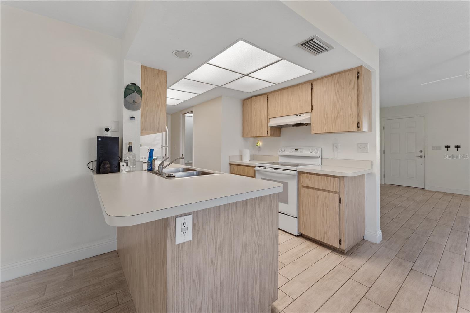 Image 9 of 26 For 401 Nassau Street S