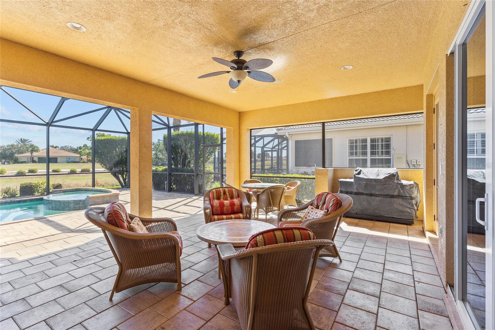 Listing photo id 17 for 214 Martellago Drive