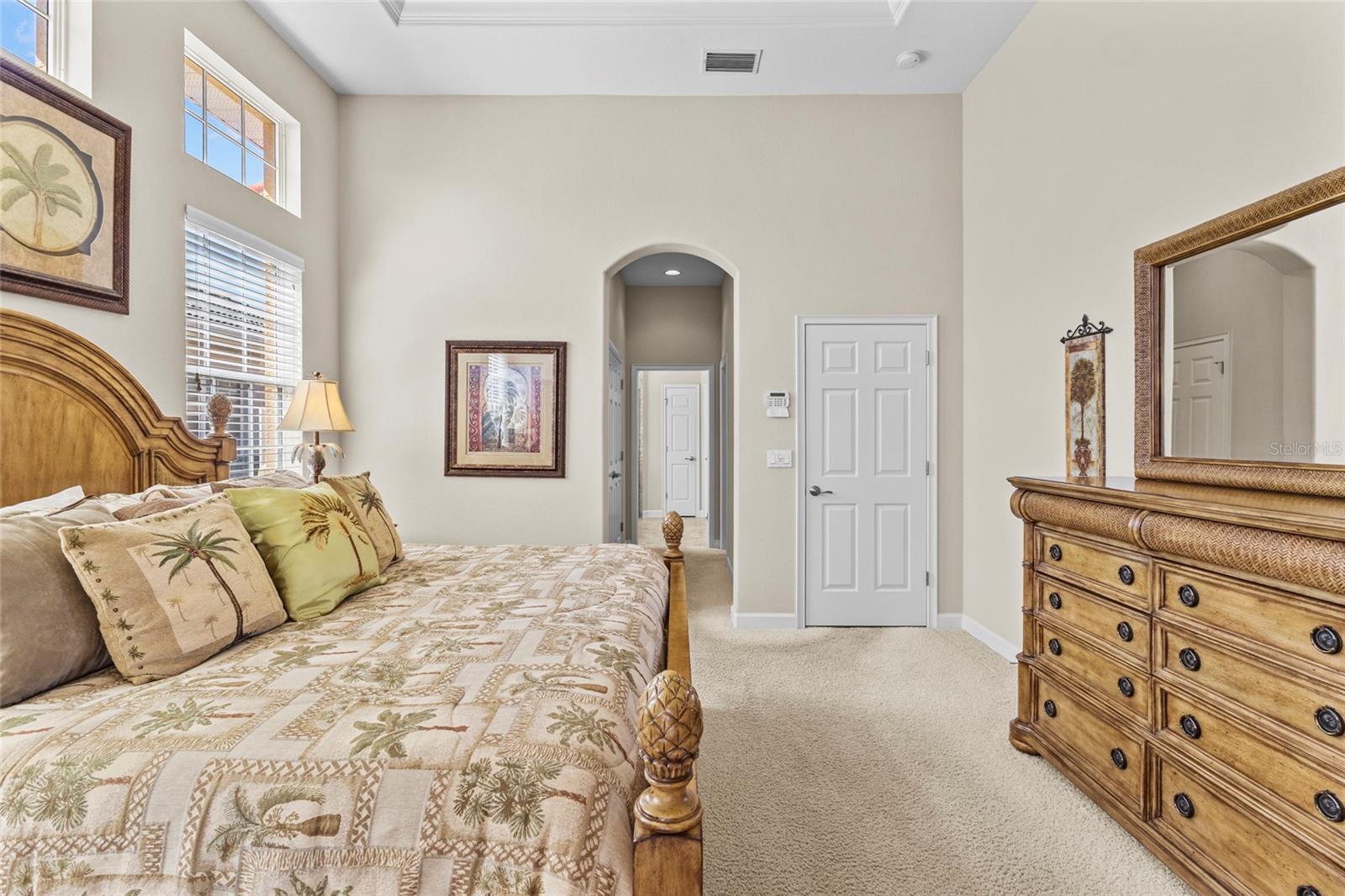 Listing photo id 25 for 214 Martellago Drive