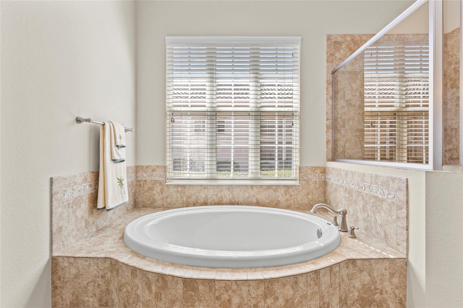 Listing photo id 29 for 214 Martellago Drive