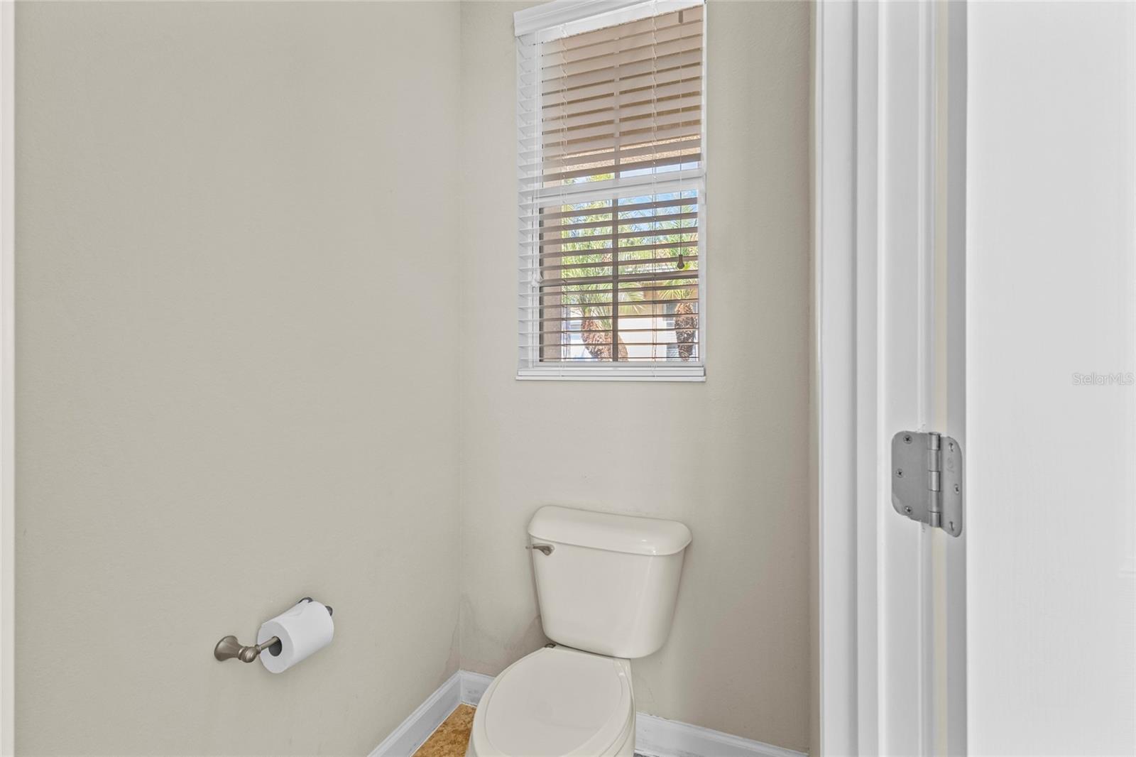 Listing photo id 32 for 214 Martellago Drive