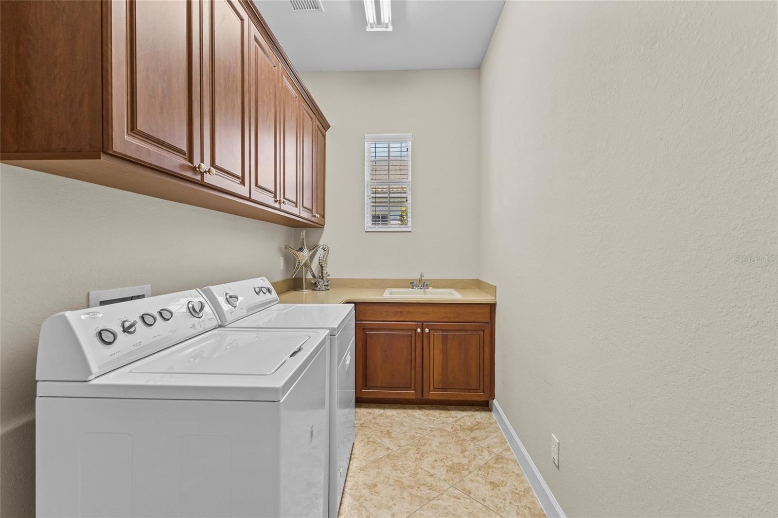 Listing photo id 39 for 214 Martellago Drive