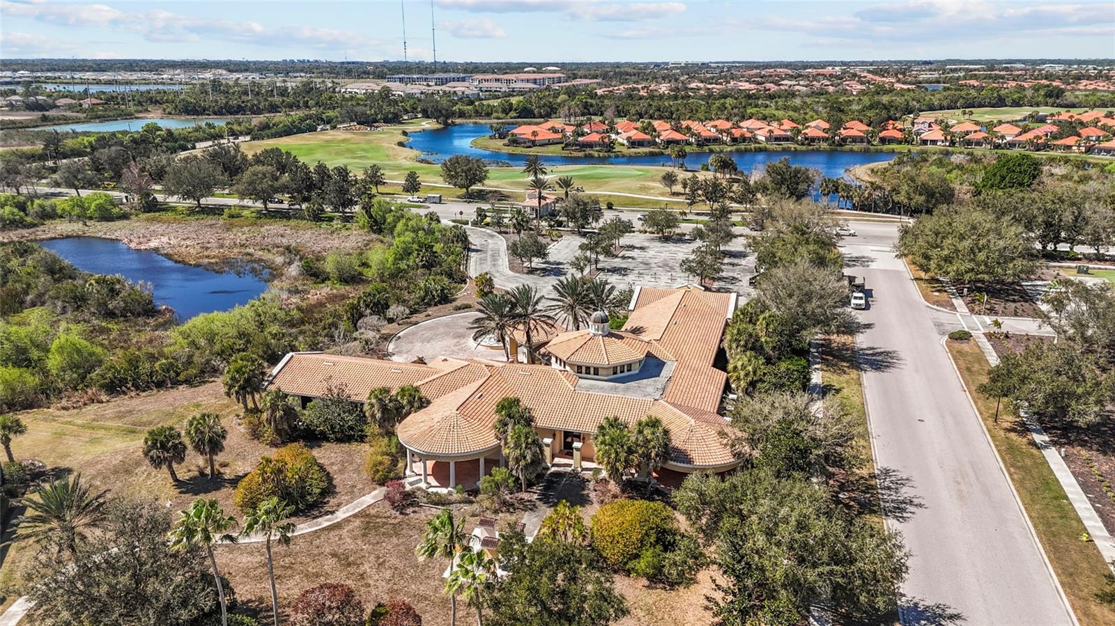 Listing photo id 48 for 214 Martellago Drive