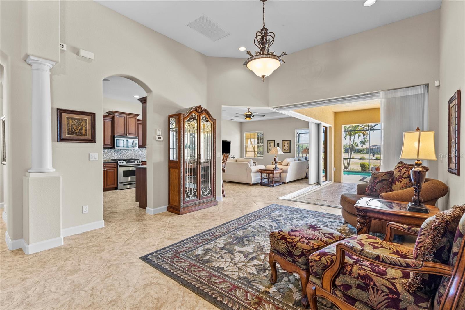 Listing photo id 4 for 214 Martellago Drive