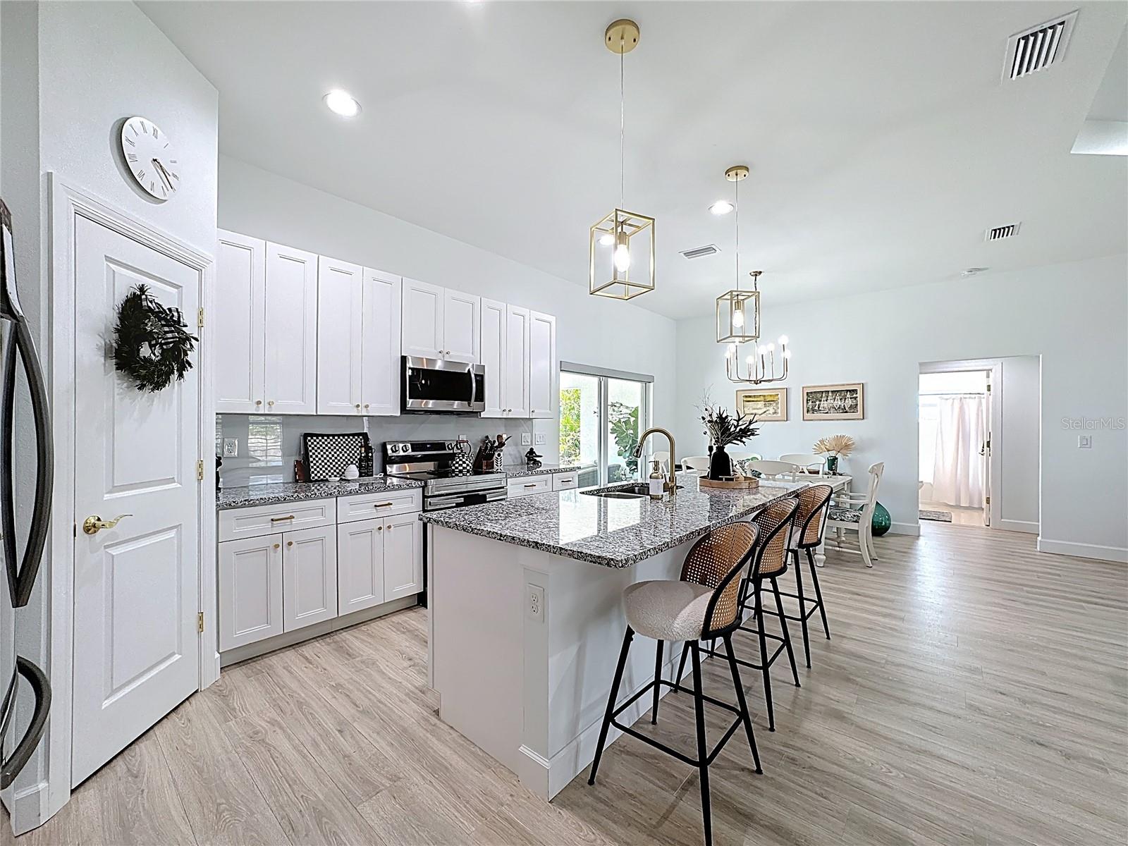 Image 17 of 57 For 10285 Rockford Avenue