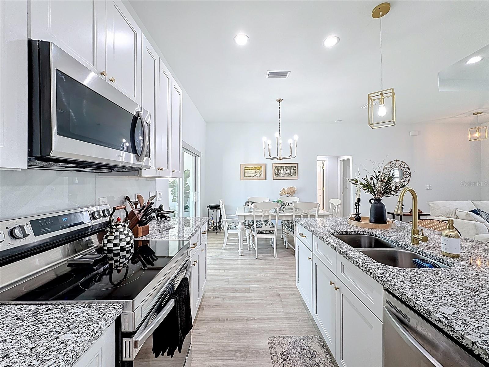 Image 21 of 57 For 10285 Rockford Avenue