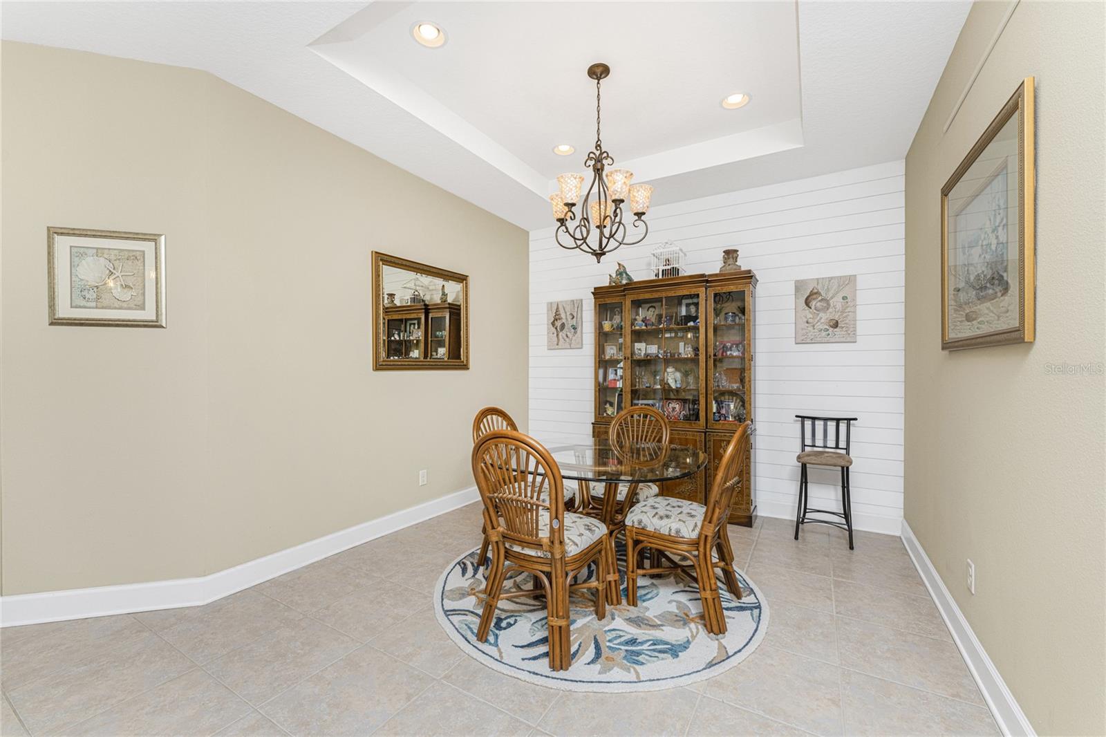 Image 16 of 58 For 215 Fontanelle Circle