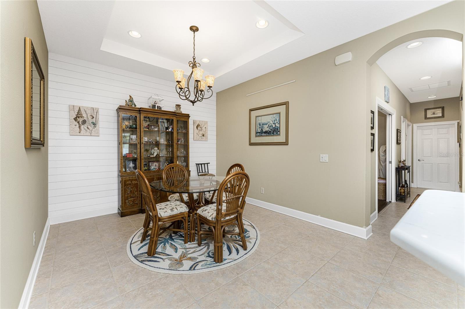 Image 17 of 58 For 215 Fontanelle Circle