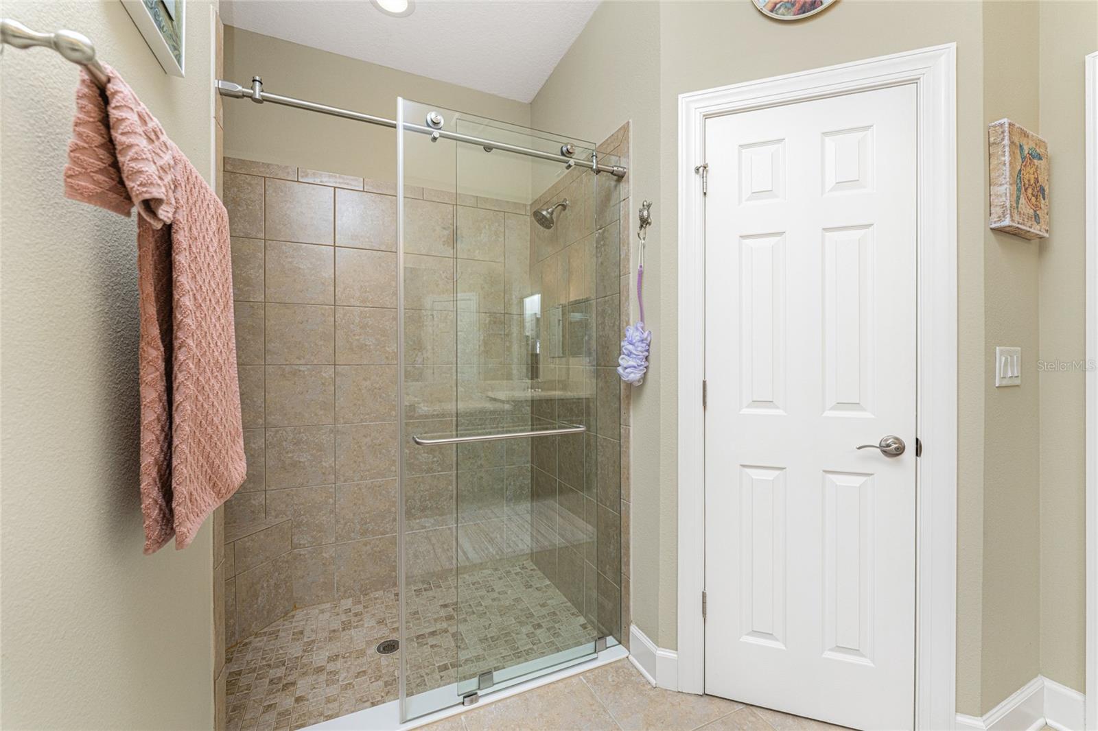 Image 24 of 58 For 215 Fontanelle Circle