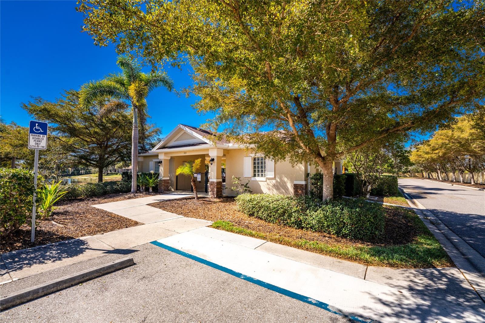 Image 52 of 58 For 215 Fontanelle Circle