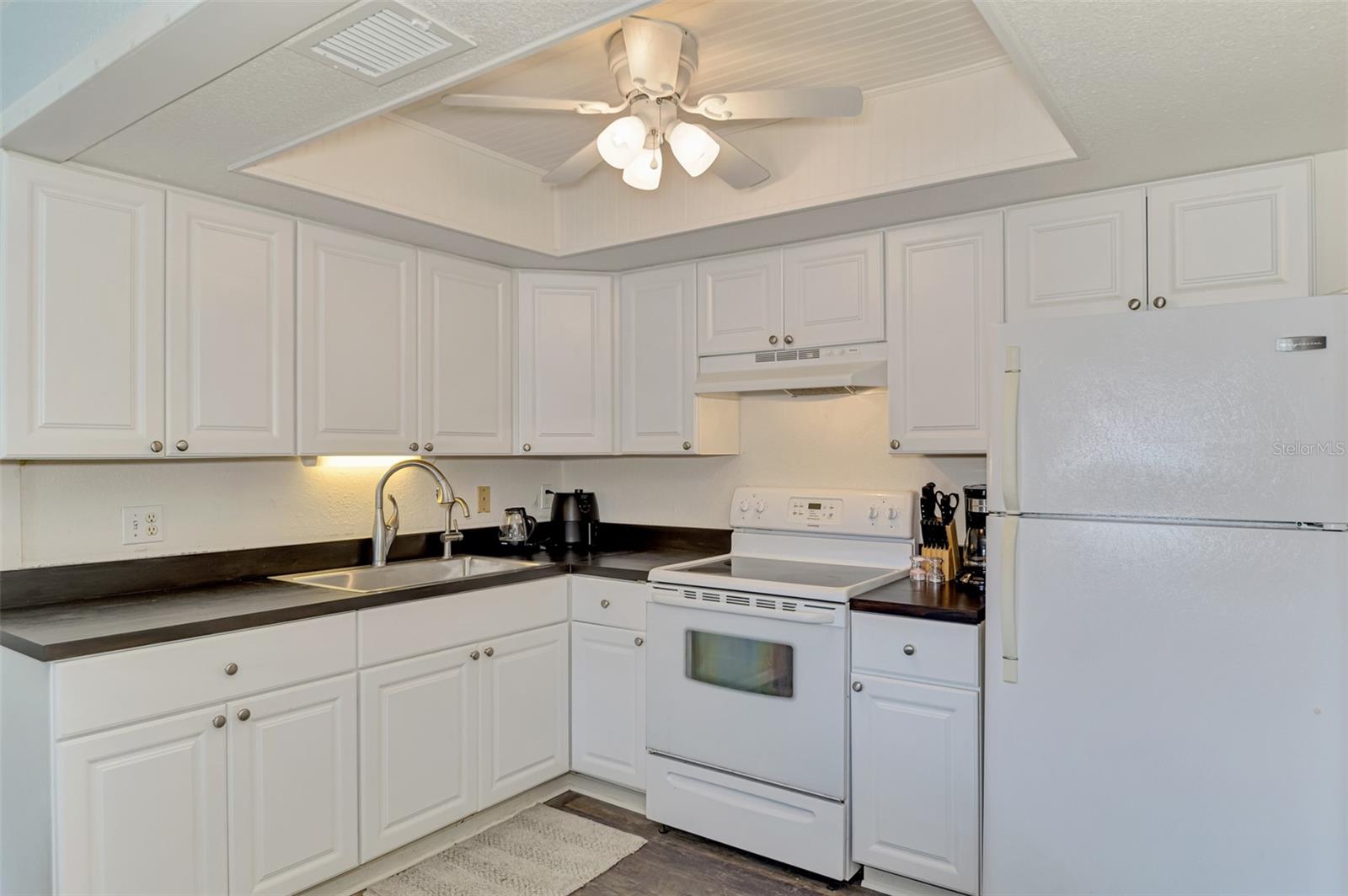 Image 17 of 30 For 320 Base Avenue E 224