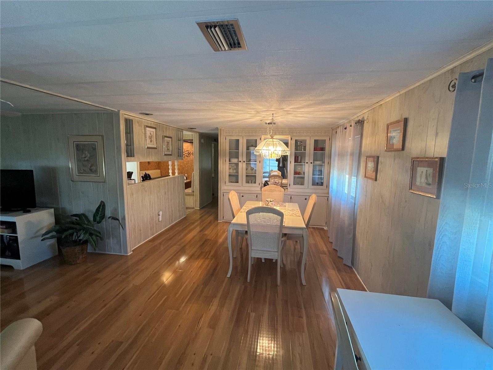 Image 12 of 34 For 958 Cortina Boulevard