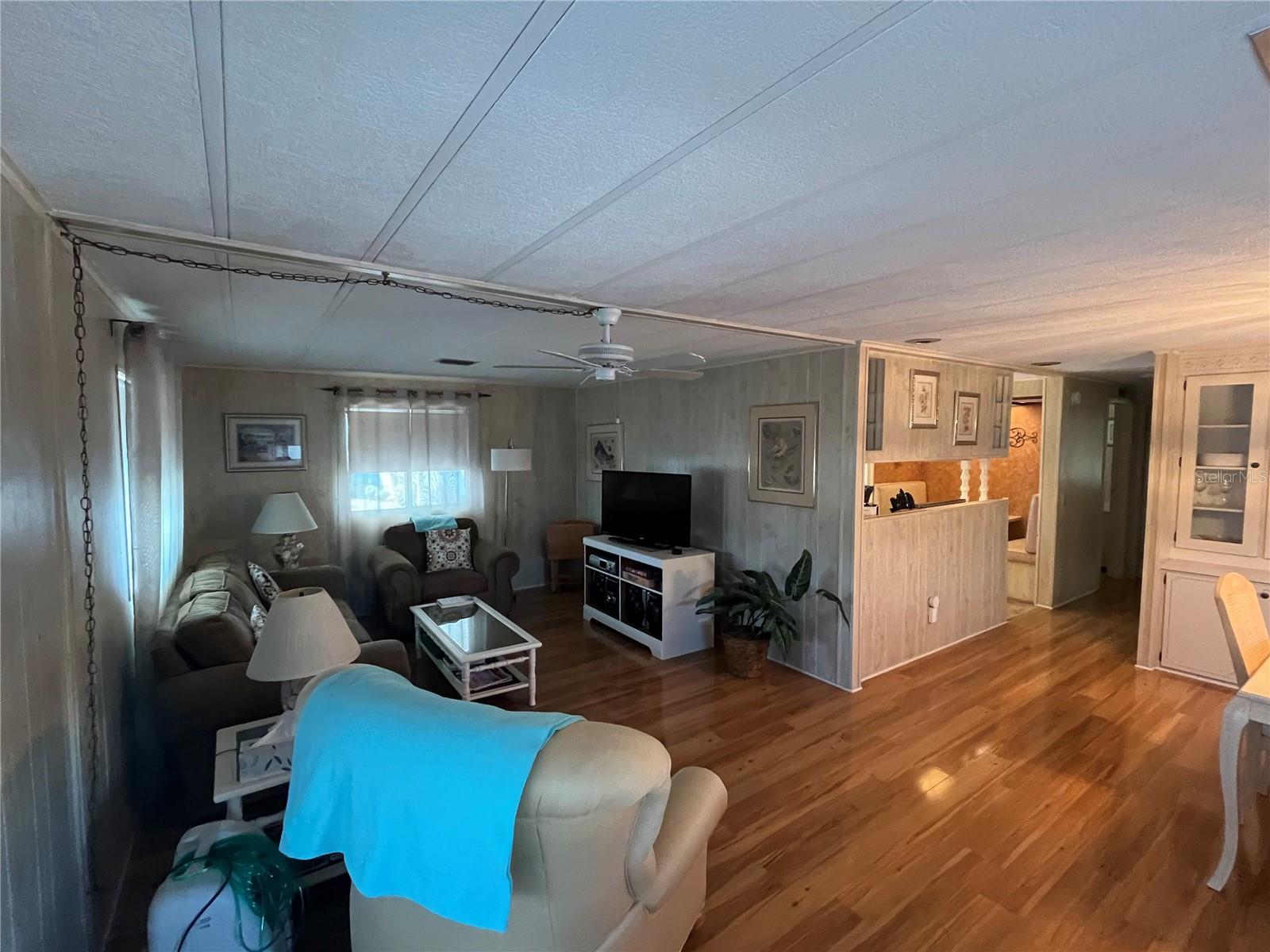 Image 13 of 34 For 958 Cortina Boulevard