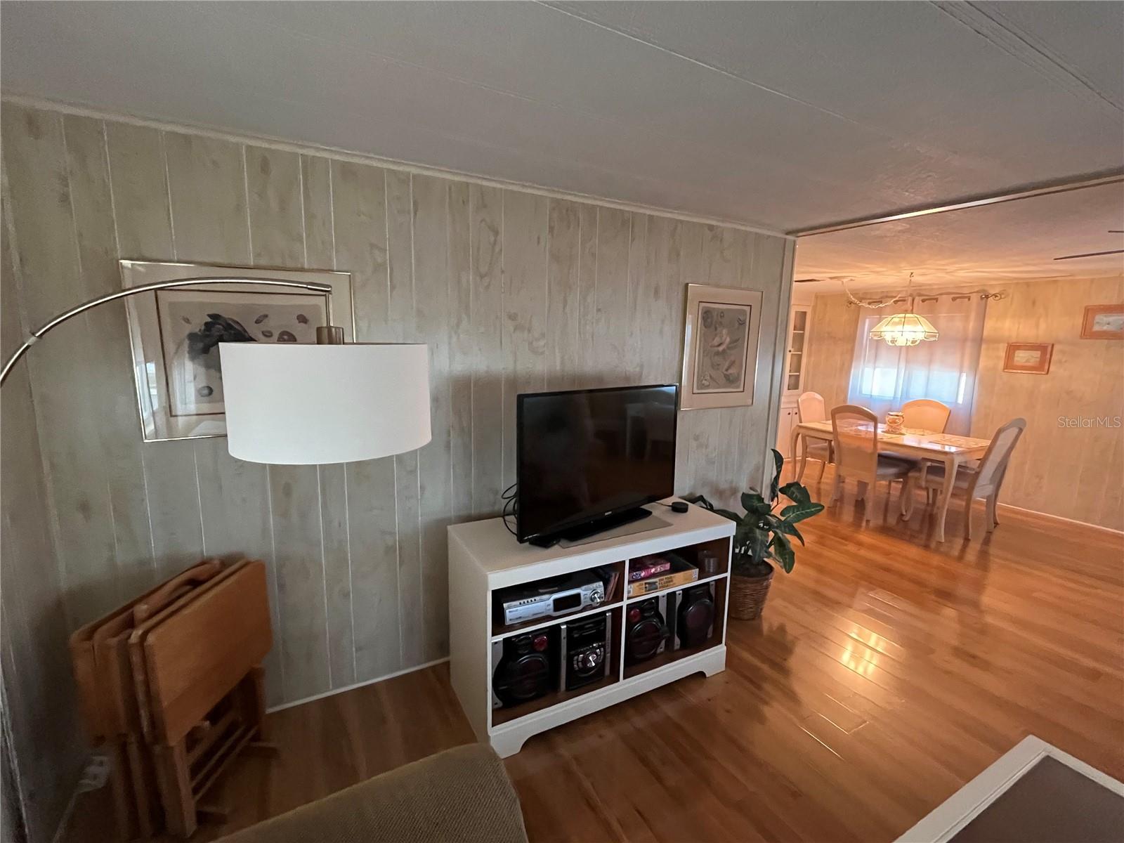 Image 15 of 34 For 958 Cortina Boulevard