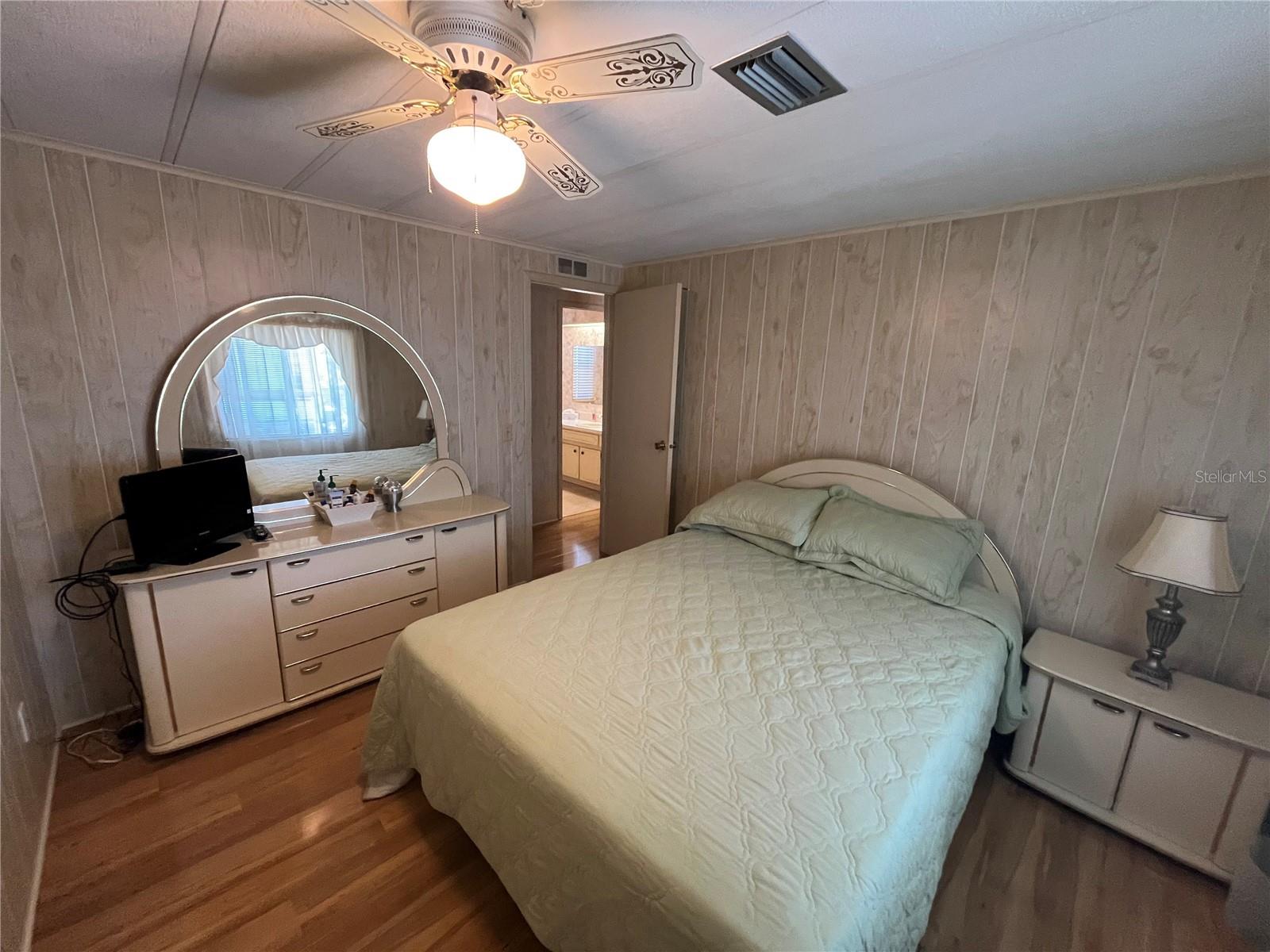 Image 21 of 34 For 958 Cortina Boulevard