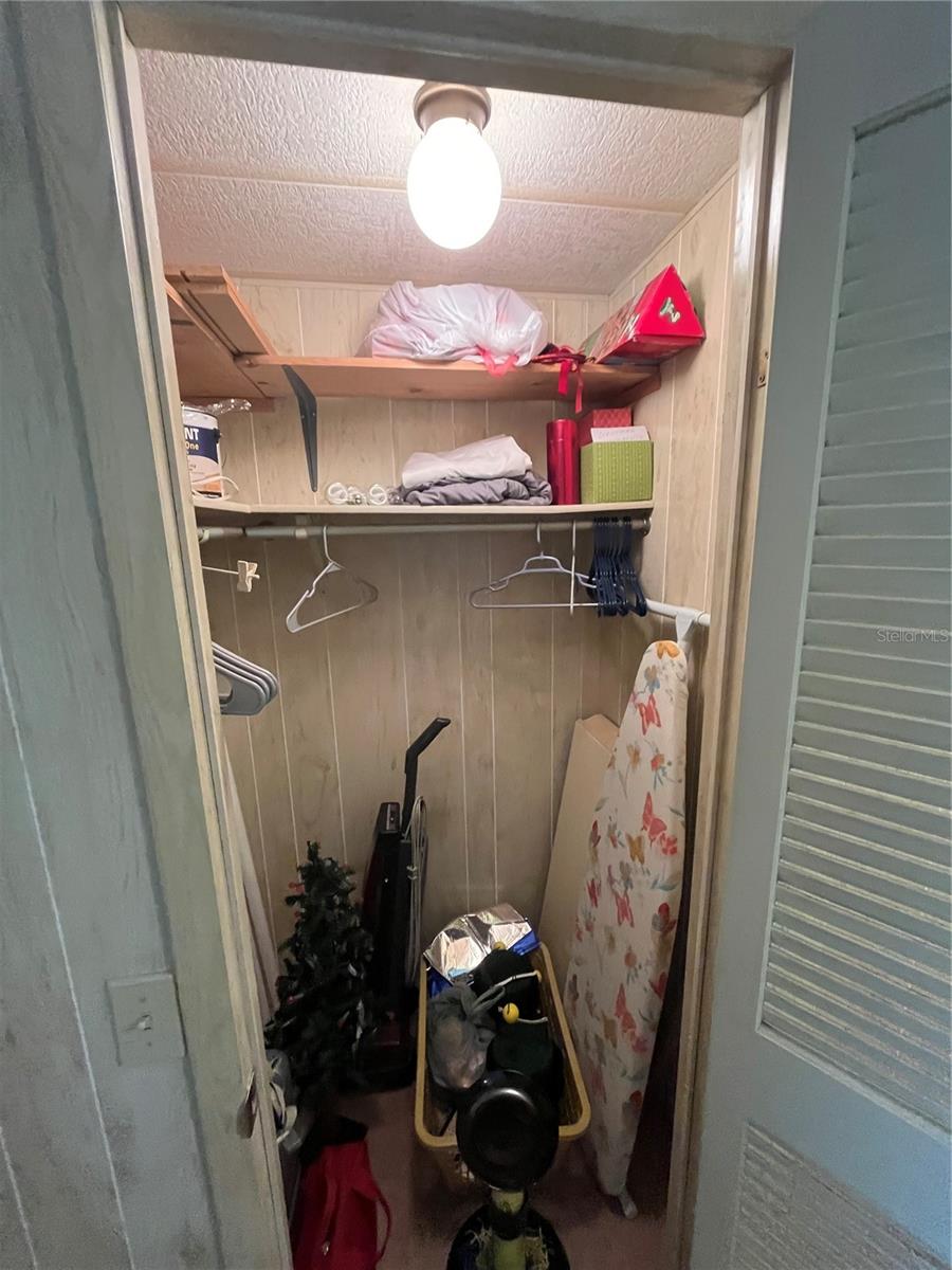 Image 23 of 34 For 958 Cortina Boulevard