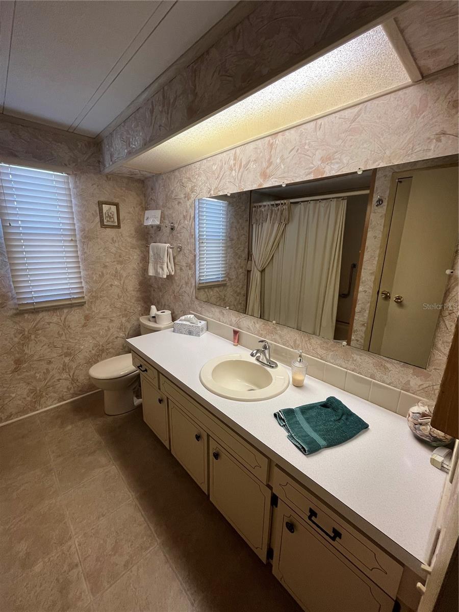 Image 24 of 34 For 958 Cortina Boulevard