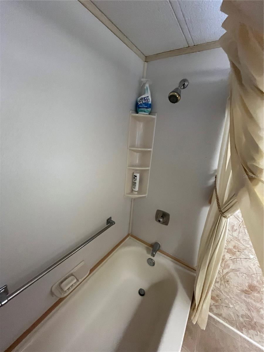 Image 25 of 34 For 958 Cortina Boulevard