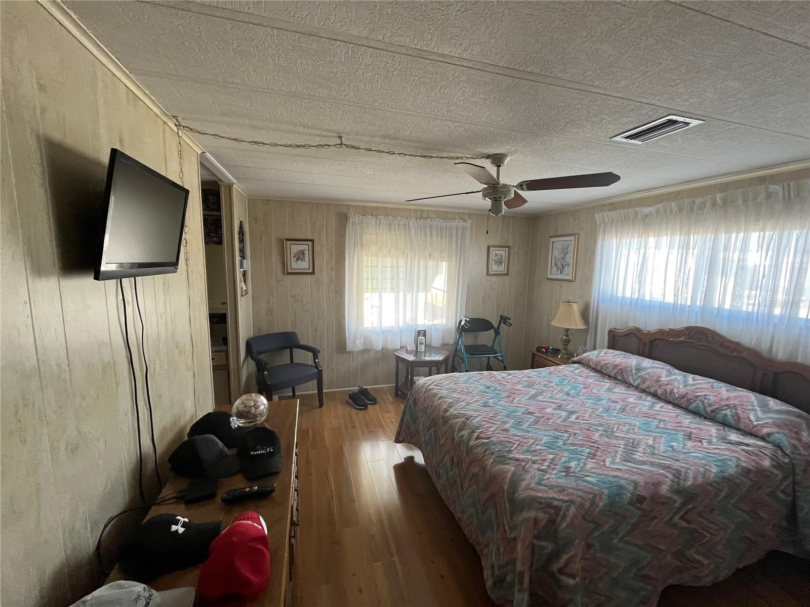 Image 29 of 34 For 958 Cortina Boulevard