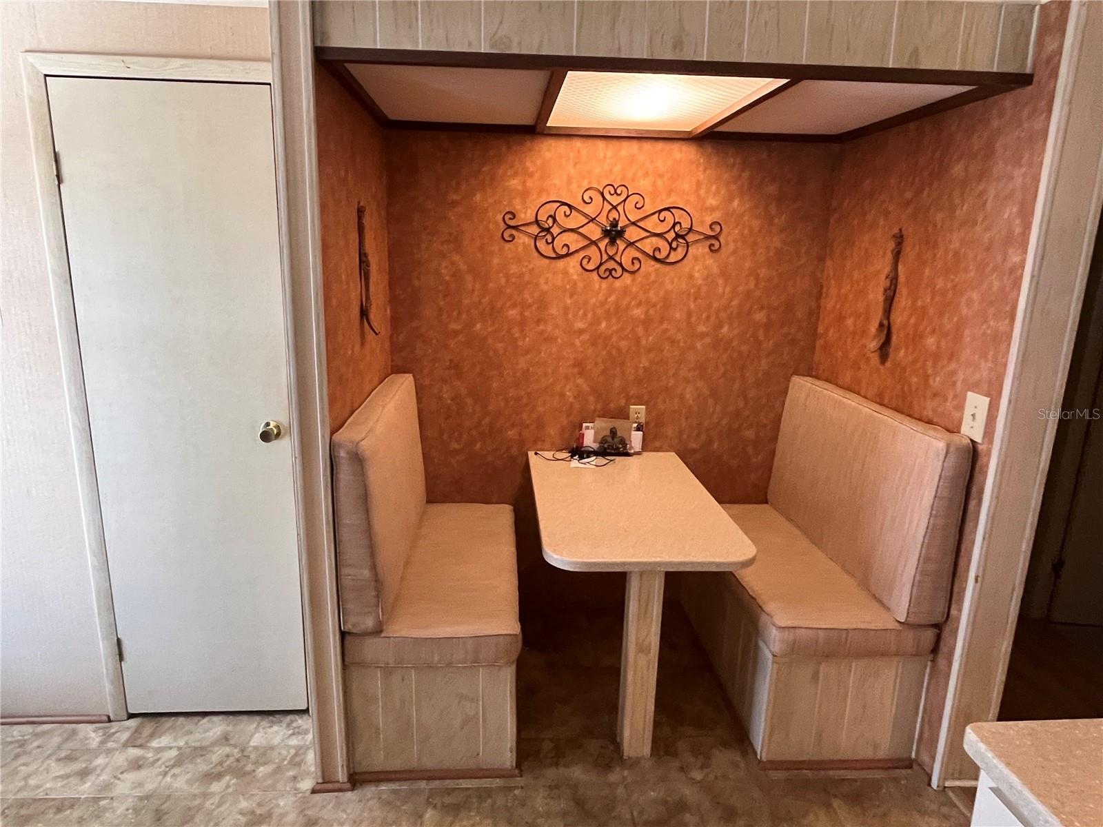 Image 5 of 34 For 958 Cortina Boulevard