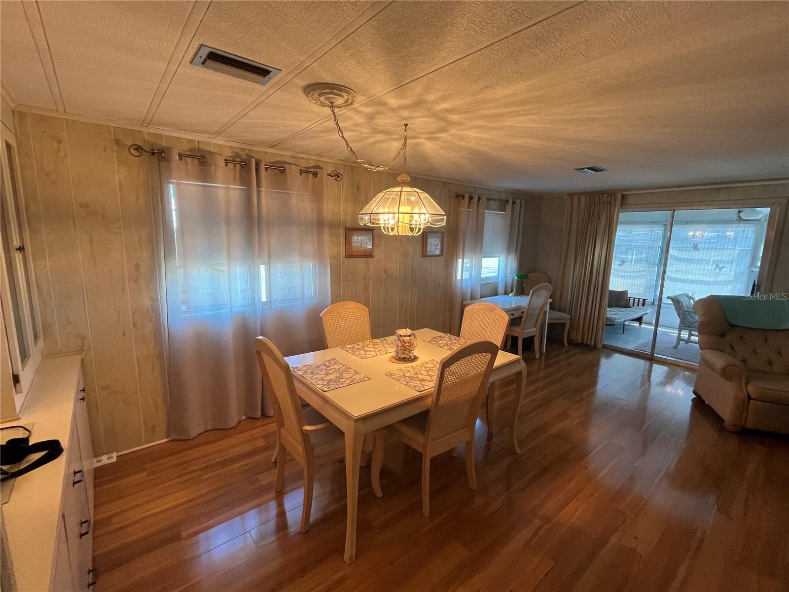 Image 9 of 34 For 958 Cortina Boulevard