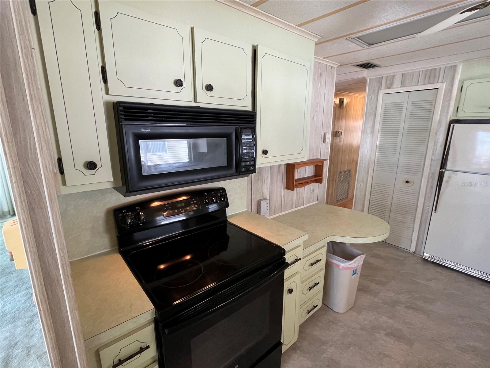 Image 16 of 43 For 807 Jolanda Circle