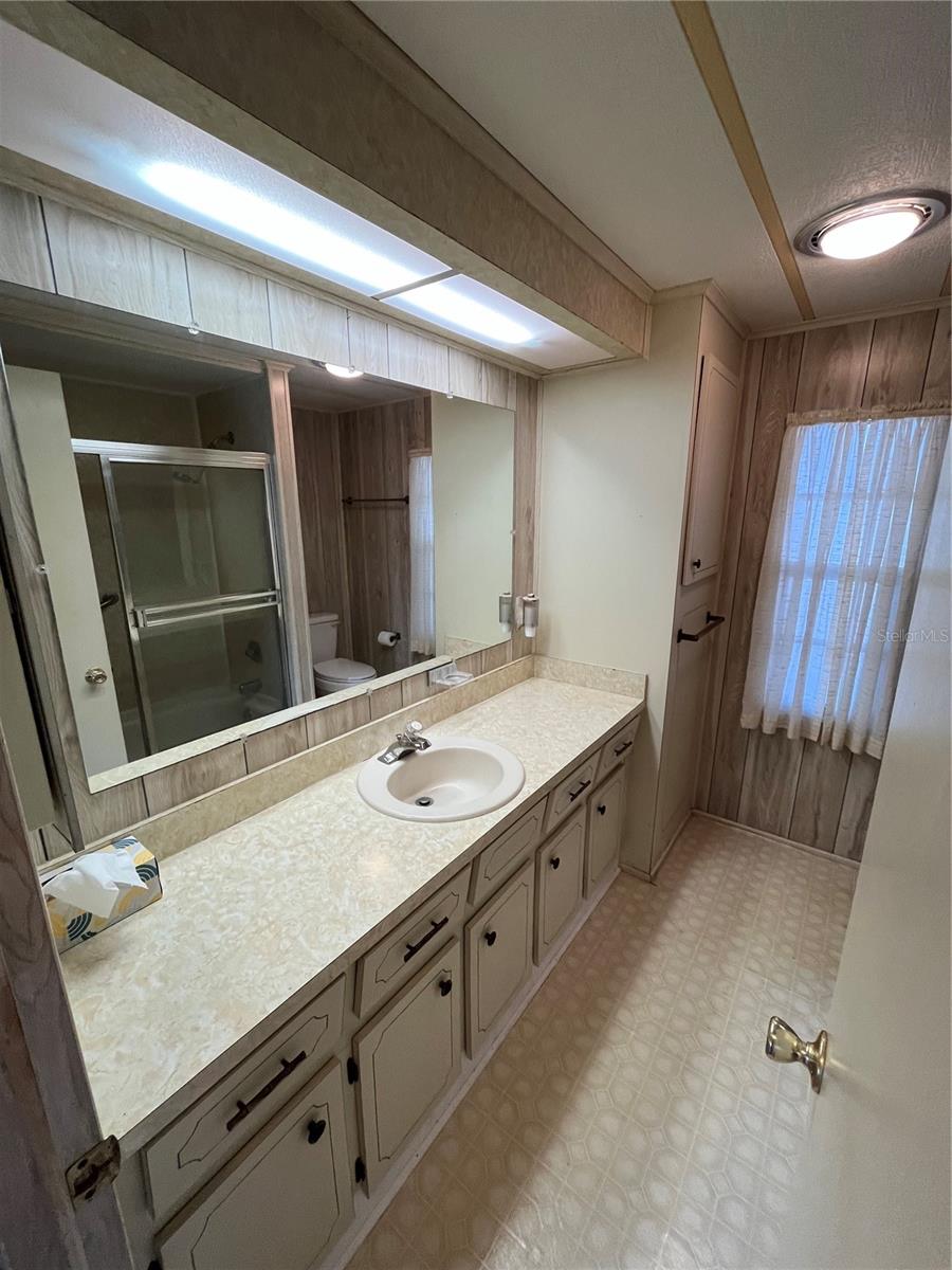 Image 23 of 43 For 807 Jolanda Circle