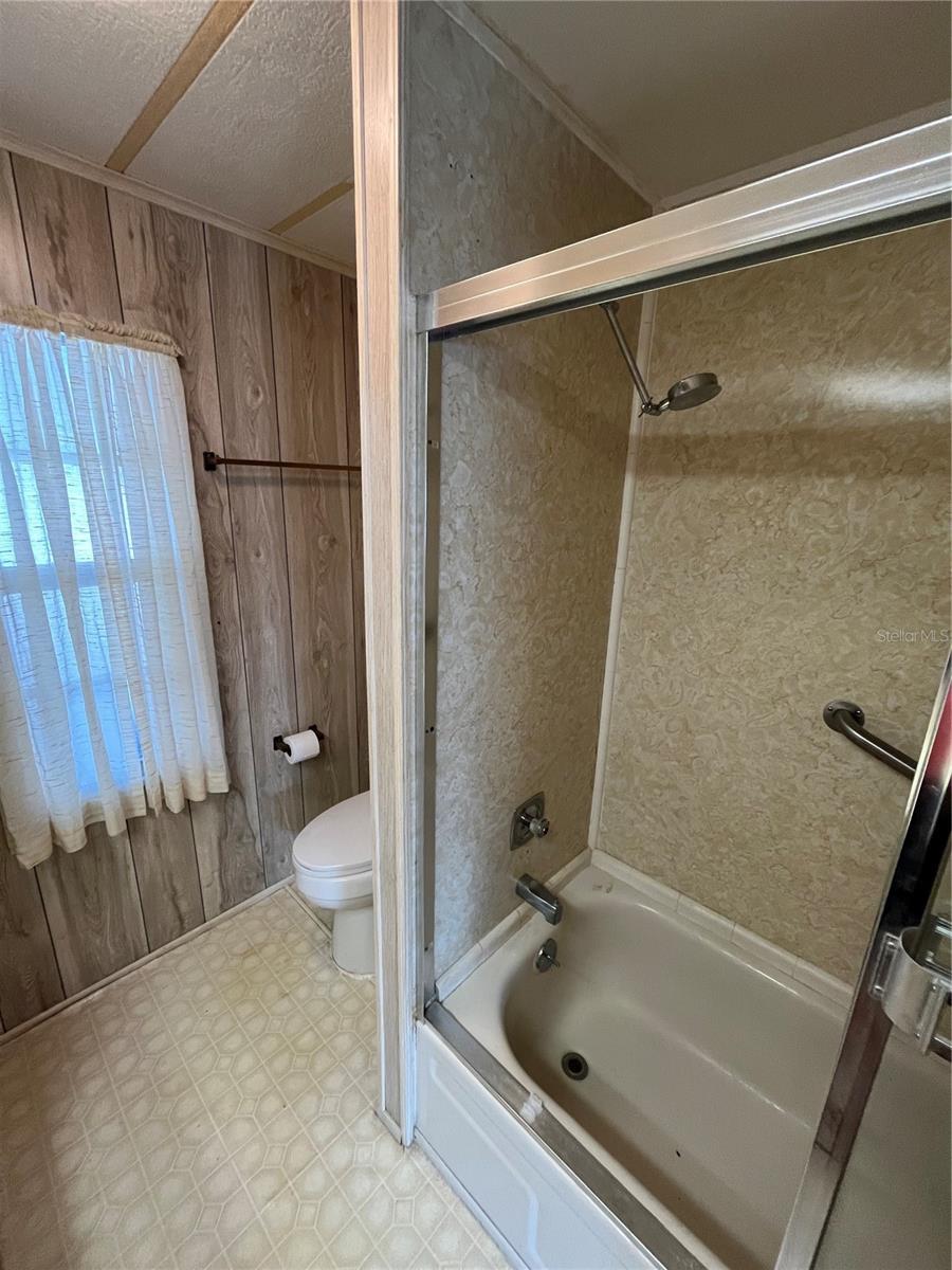 Image 24 of 43 For 807 Jolanda Circle