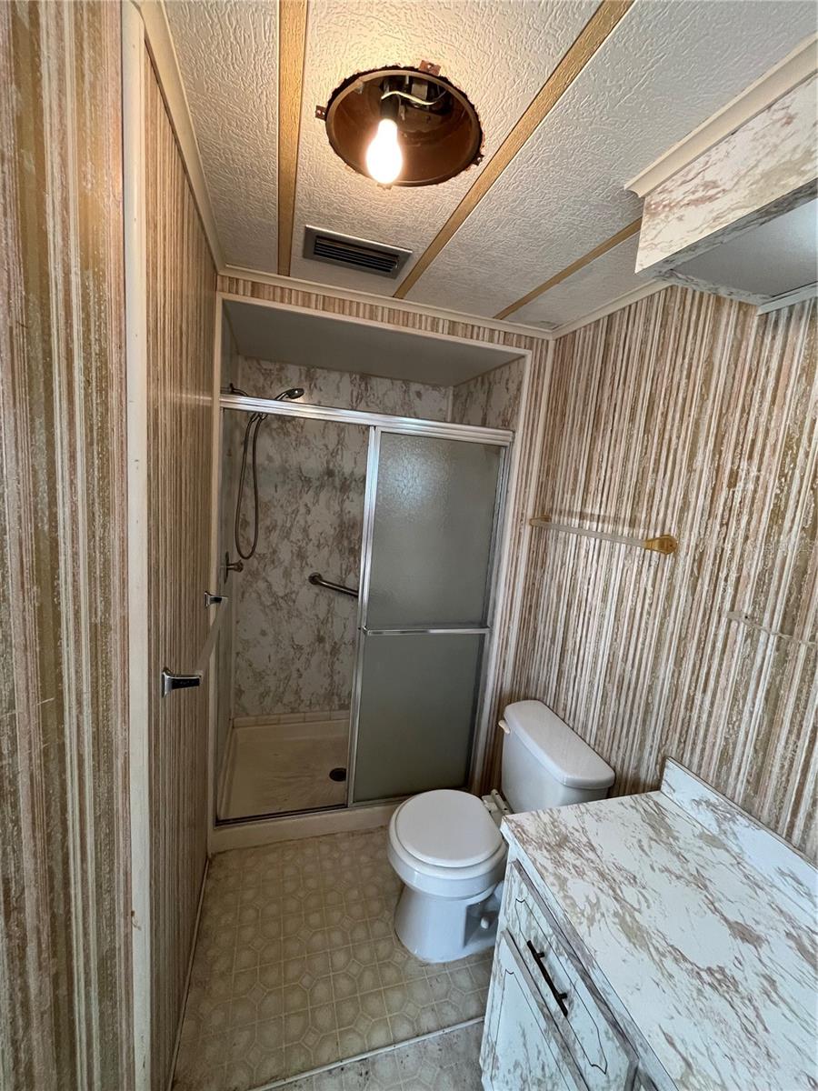 Image 33 of 43 For 807 Jolanda Circle