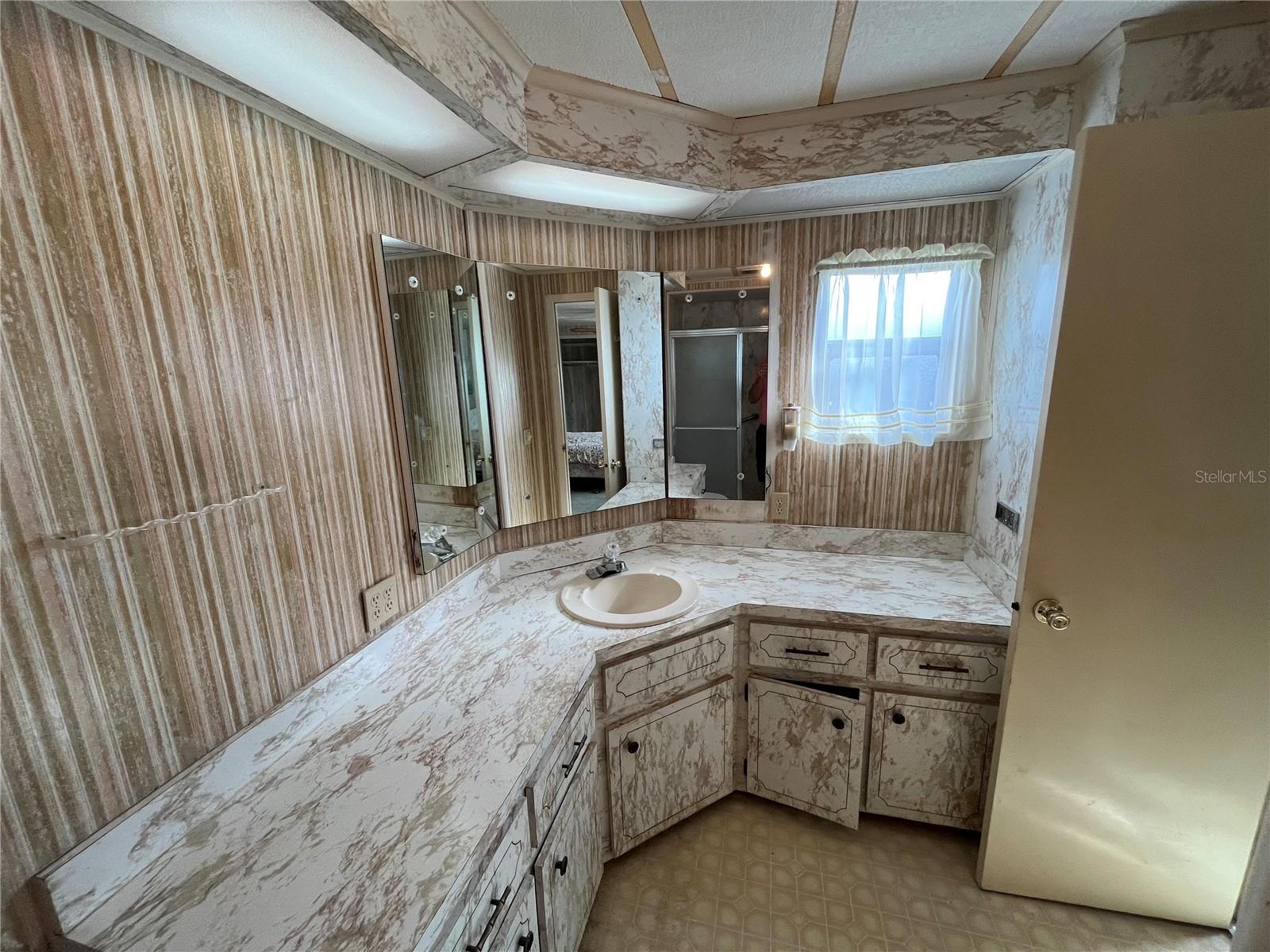 Image 34 of 43 For 807 Jolanda Circle