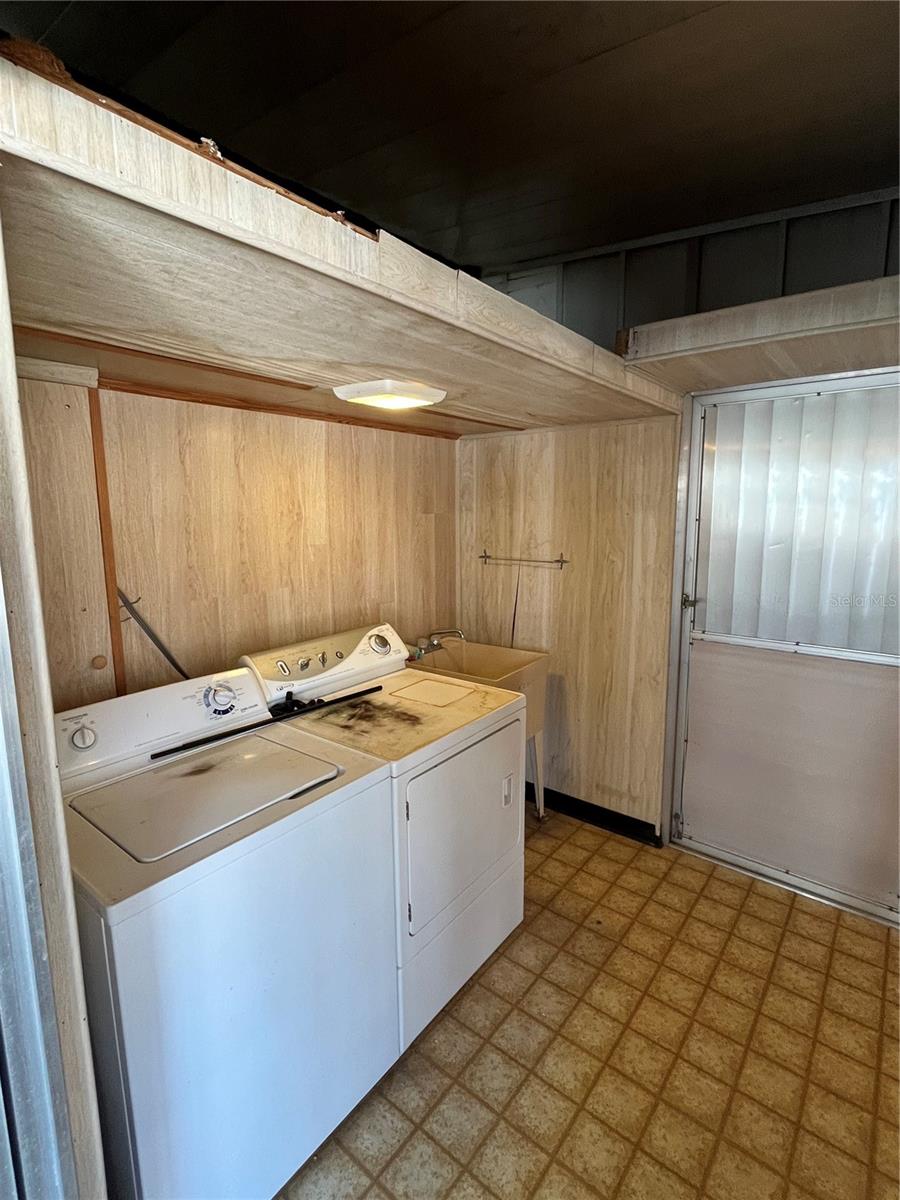 Image 40 of 43 For 807 Jolanda Circle