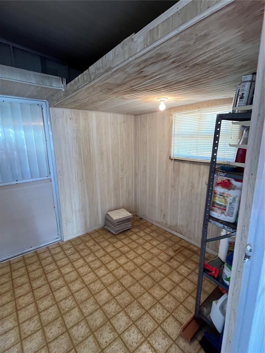 Image 41 of 43 For 807 Jolanda Circle