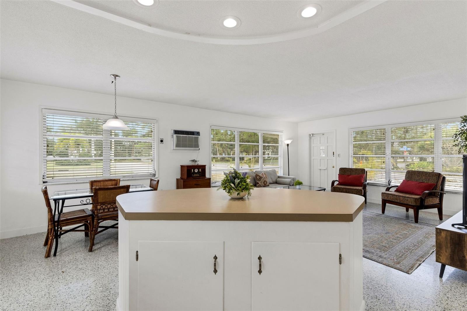 Listing photo id 10 for 533 Granada Avenue 1-3