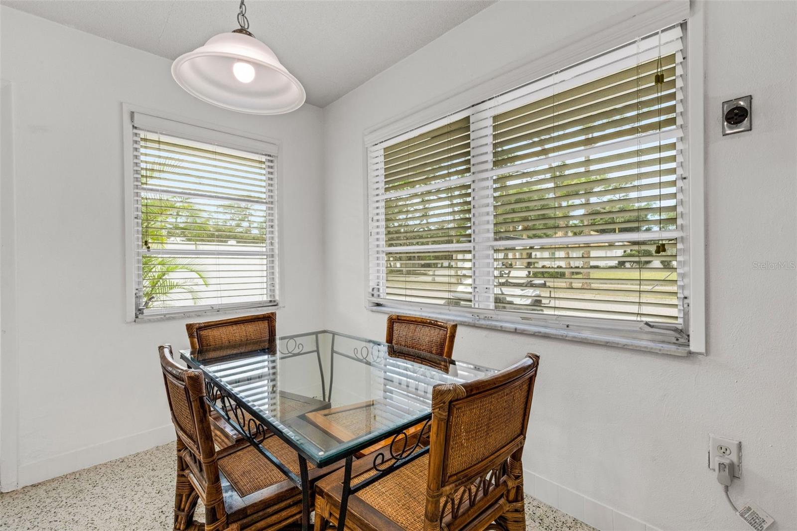 Listing photo id 11 for 533 Granada Avenue 1-3