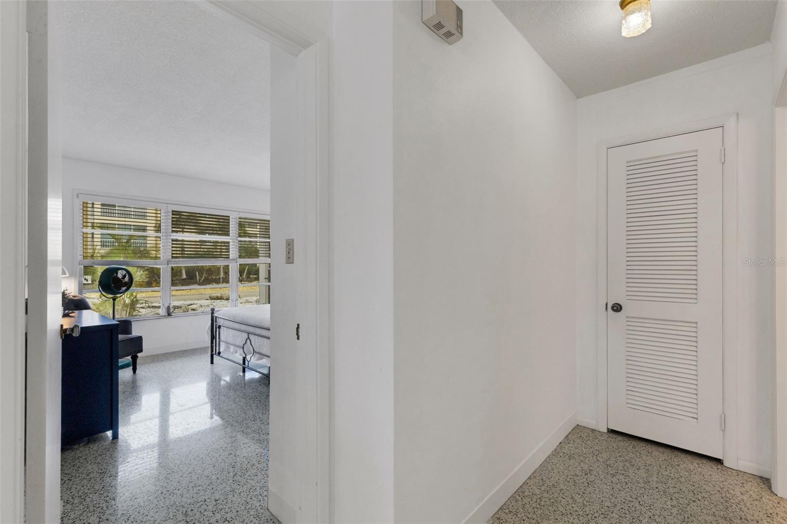 Listing photo id 17 for 533 Granada Avenue 1-3