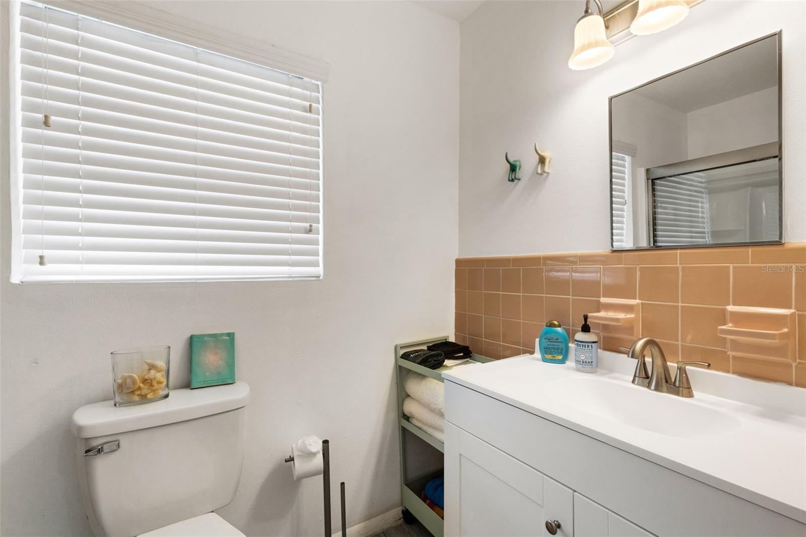 Listing photo id 18 for 533 Granada Avenue 1-3