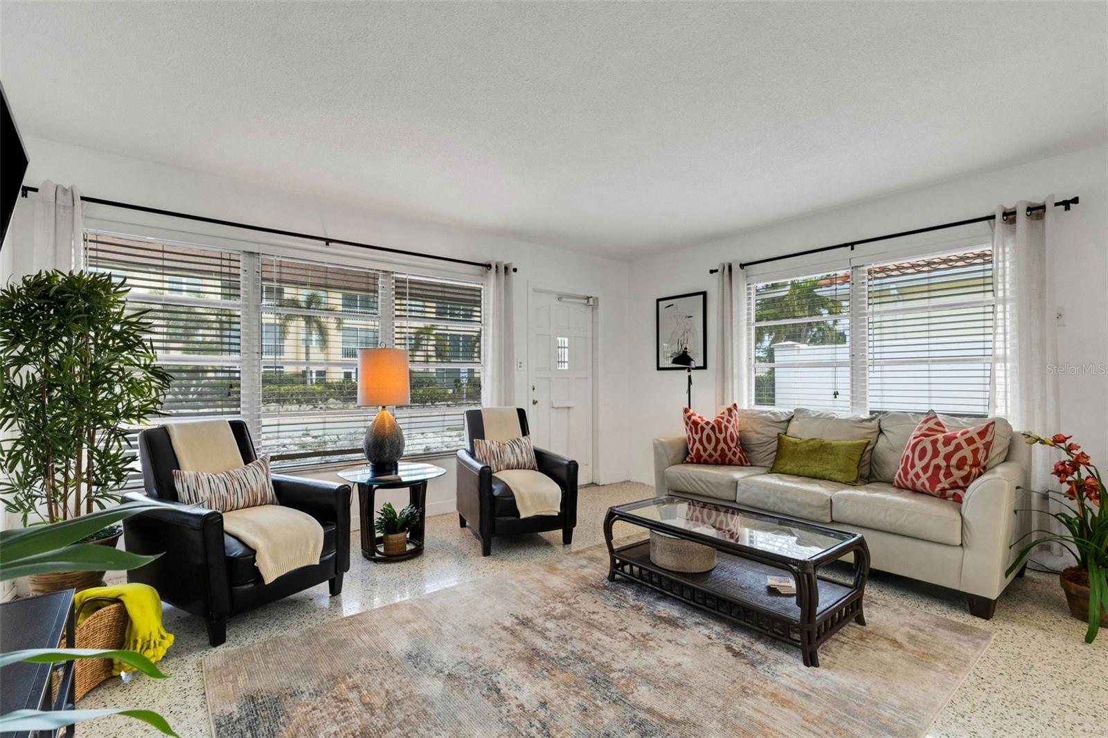 Listing photo id 21 for 533 Granada Avenue 1-3