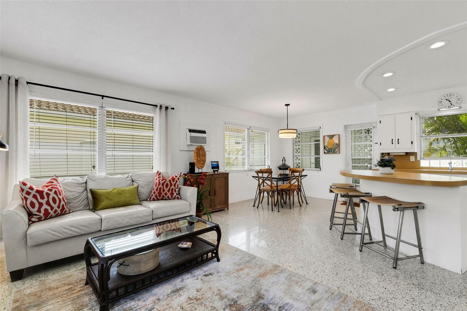 Listing photo id 23 for 533 Granada Avenue 1-3