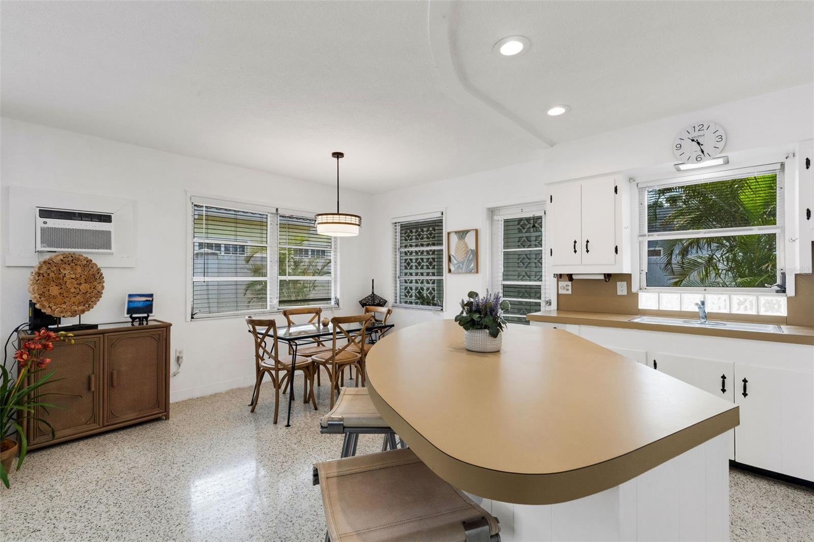 Listing photo id 25 for 533 Granada Avenue 1-3