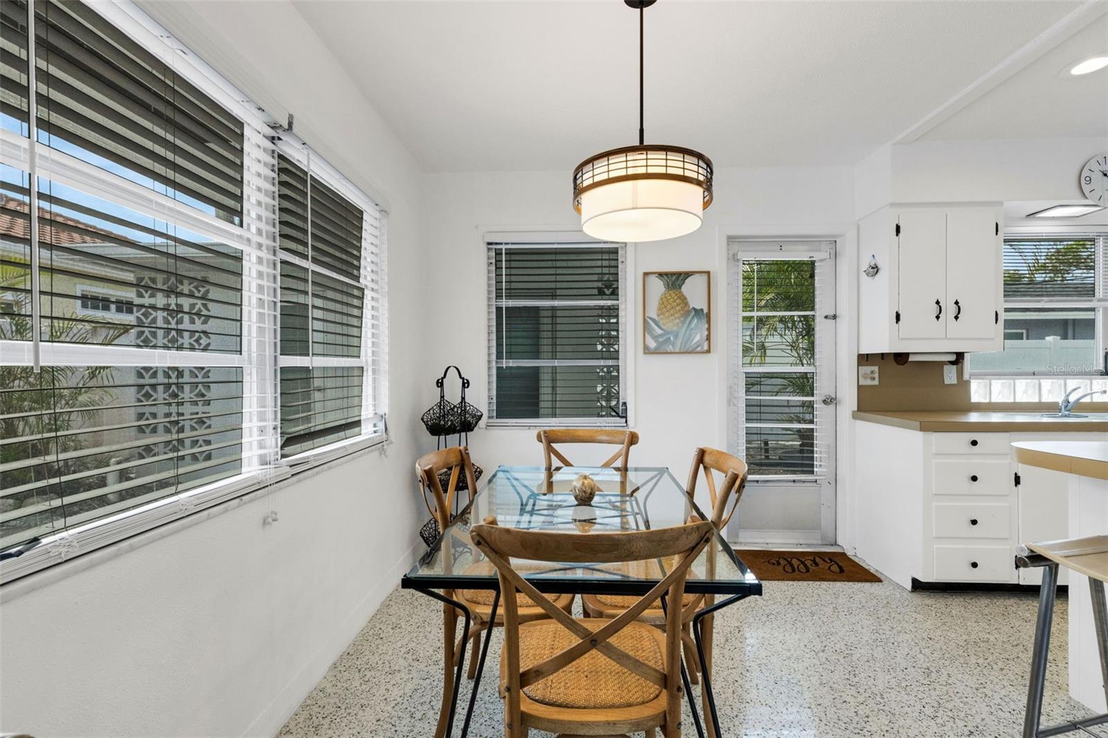 Listing photo id 28 for 533 Granada Avenue 1-3