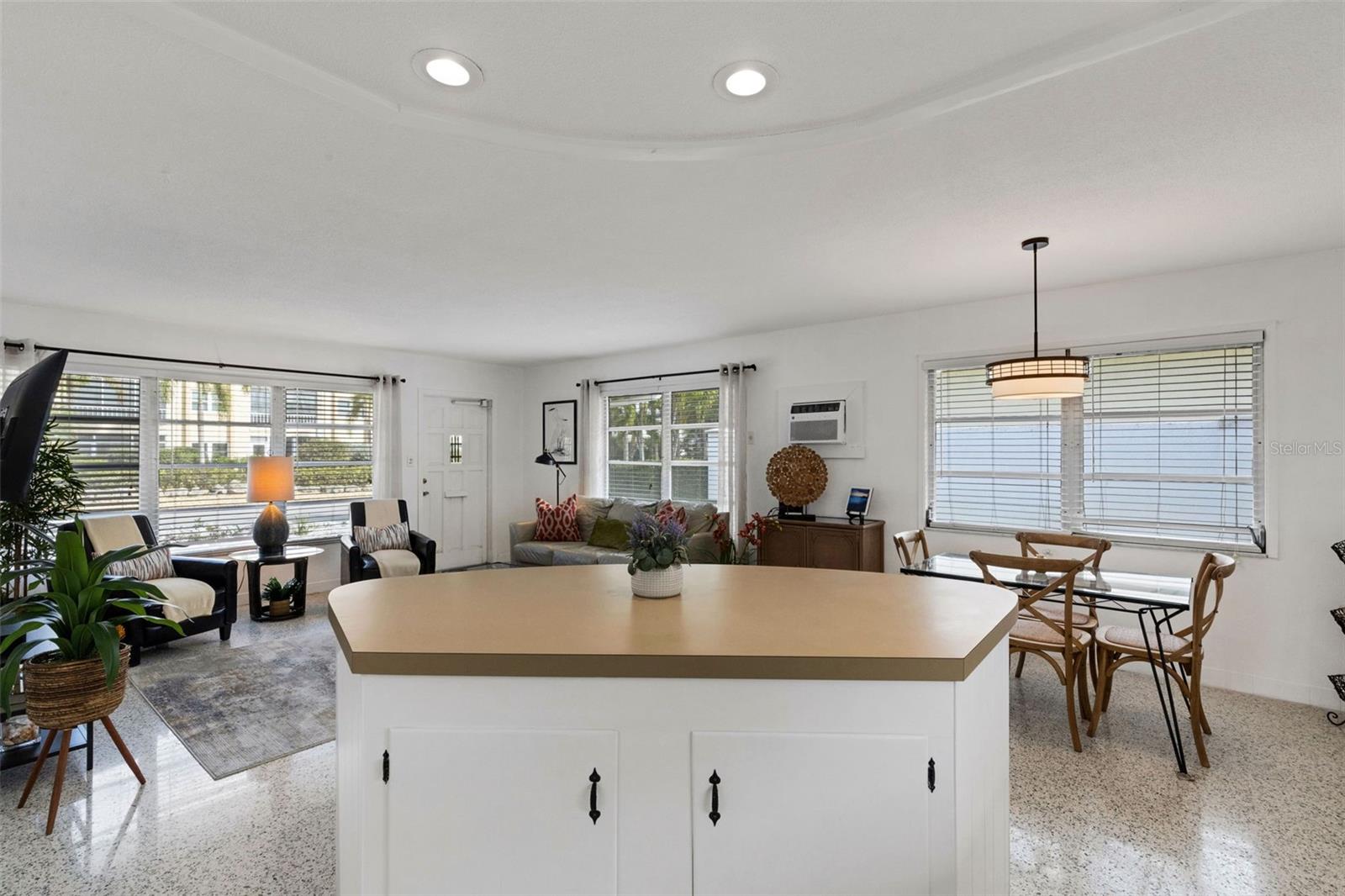 Listing photo id 34 for 533 Granada Avenue 1-3