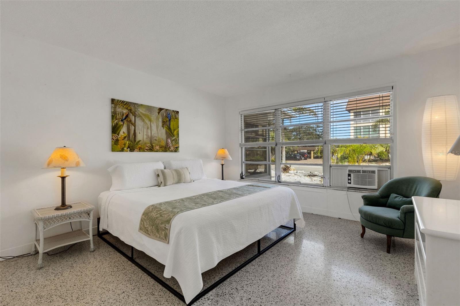 Listing photo id 36 for 533 Granada Avenue 1-3